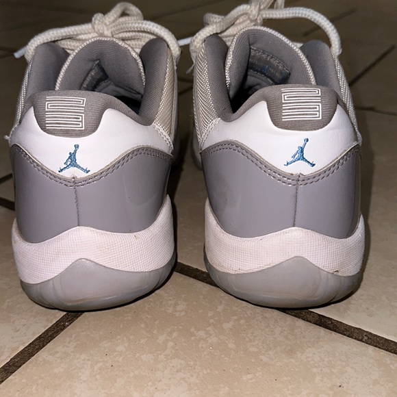 Jordan 11 retro low cement grey size 10.5 mens - Picture 3 of 3